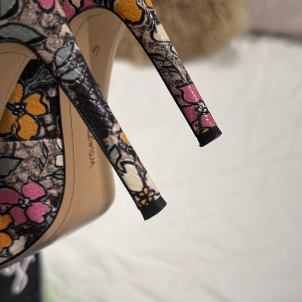Sam Edelman Hazel Pump Floral Pattern - Picture 5 of 6